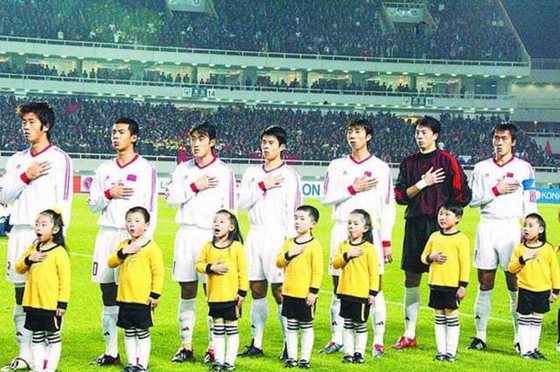 为甚么足球比赛带球童入场,足球进场为甚么要牵小孩