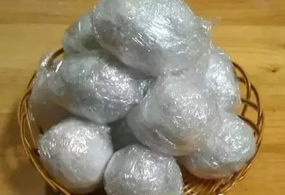 咸鸭蛋为甚么会出油,咸鸭蛋的腌制方式