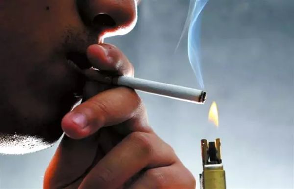为甚么抽烟会头晕恶心,准确的抽烟体例步骤图,老手抽烟的准确体例