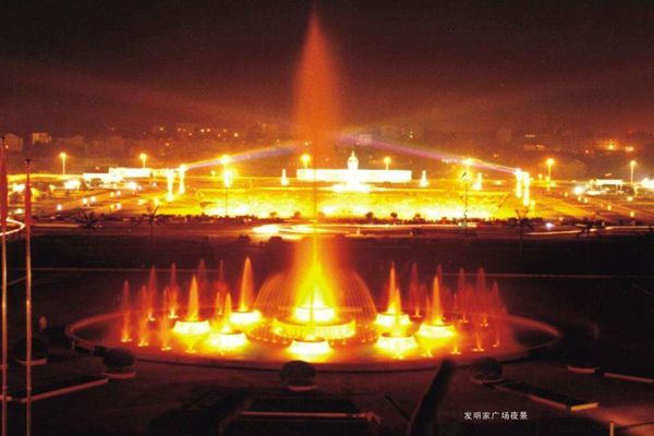 发现家广场夜景