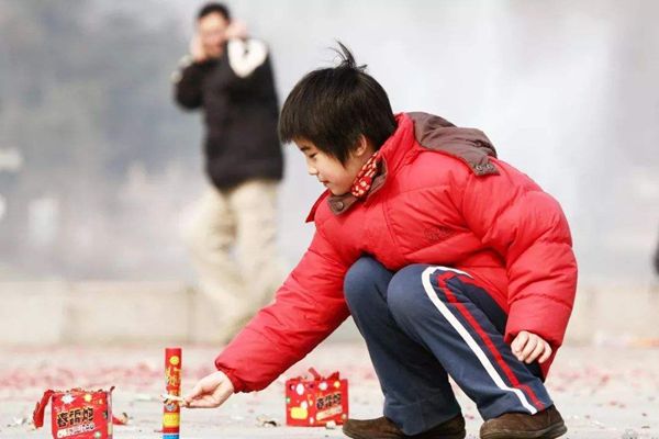 鞭炮为甚么会爆炸,鞭炮是用甚么做的