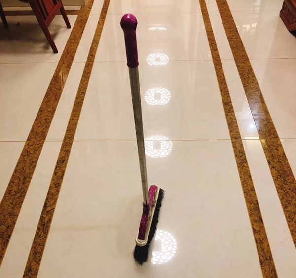 伴侣圈立扫把是甚么意义,为甚么大师都在立扫把