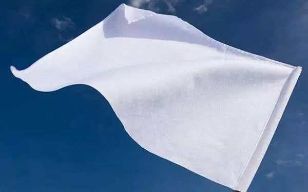 为甚么克服佩服的时辰要举白旗,举白旗克服佩服是甚么意义