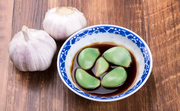 腊八蒜为甚么是绿色的,腊八蒜怎样腌制又脆又绿