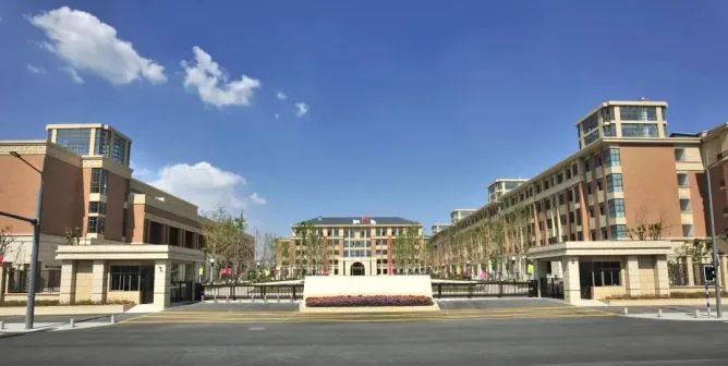 南都门范大学从属中学秦淮科技高中有几个校区_地点别离在哪？