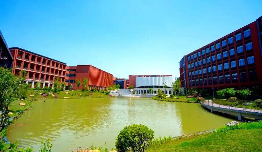 南京方山本国语黉舍地点在那里_在哪一个区？