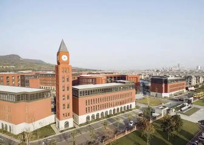 南京方山本国语黉舍是公立仍是私立,是重点中学吗？