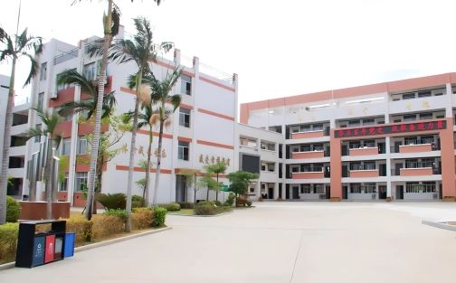 福建省长乐华裔中学简介概略（建校汗青、地点、师资、校训、情况）