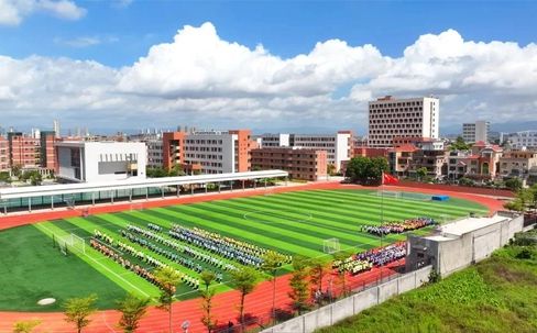 厦门市内厝中学是公立仍是私立,是重点中学吗？