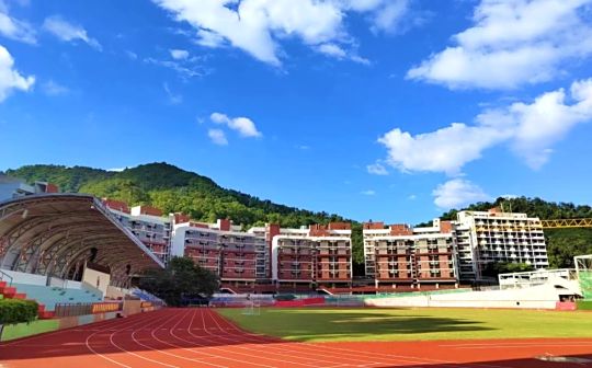 深圳红岭中学在深圳的排名第几,属于甚么层次？