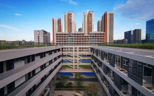 深圳大学从属尝试中学是公立仍是私立,是重点中学吗？