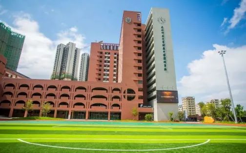 西南师范大学从属中学深圳黉舍在深圳的排名第几,属于甚么层次？