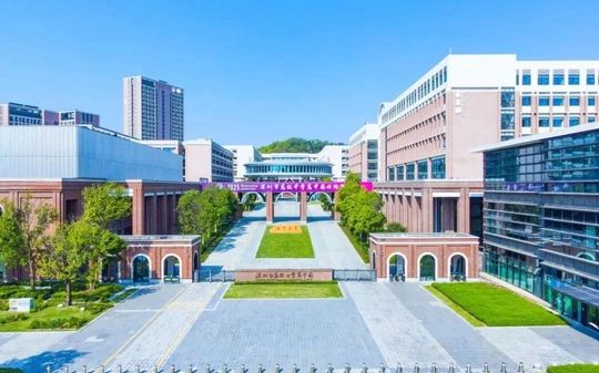 深圳市高等中学立异高中简介概略（建校汗青、地点、师资、校训、情况）
